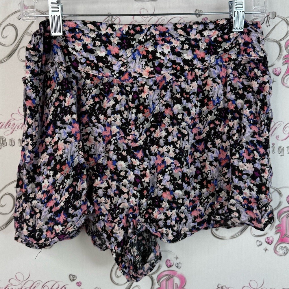 American Eagle Outfitters short floral flowers Black Floral High Waist Shorts